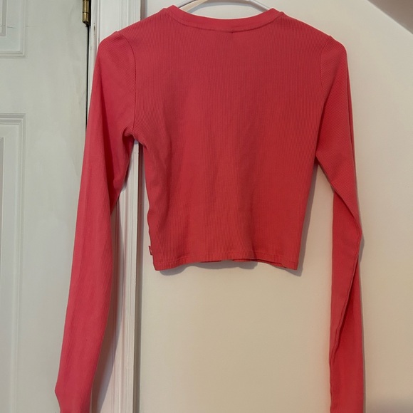 Aritzia Tna Rare Pink Color Long Sleeve Cropped Shirt - Picture 4 of 5